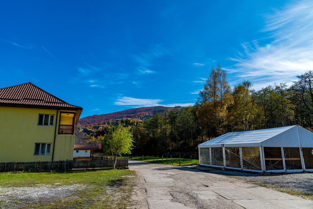 Noring Guest House Lupeni  Exterior foto