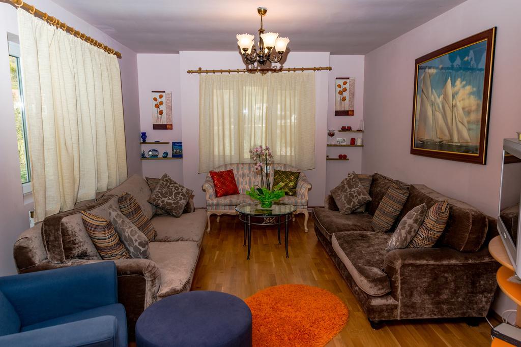 Noring Guest House Lupeni  Exterior foto